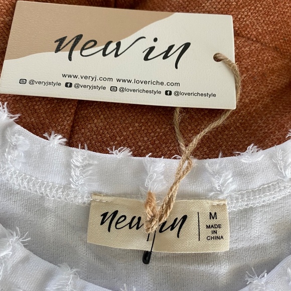 NWT Very J New In White Textured Boxy Tee with Flutter Sleeves. Sz M - Picture 4 of 7